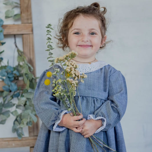 Vestido Cuadrille Negro con Cuello Payaso
